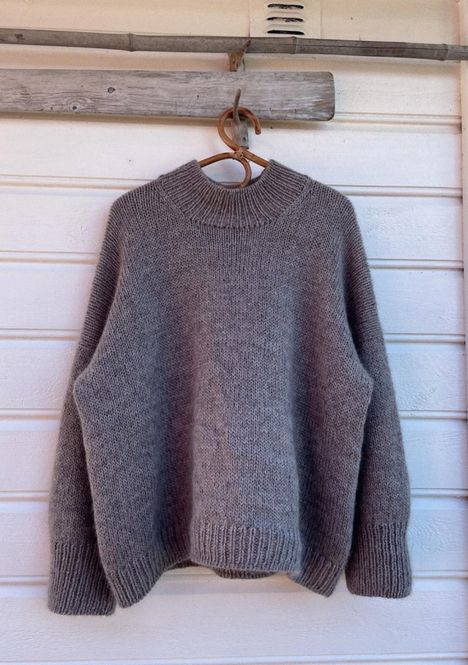 Hovedbilde Weekend Sweater (papirutgave)