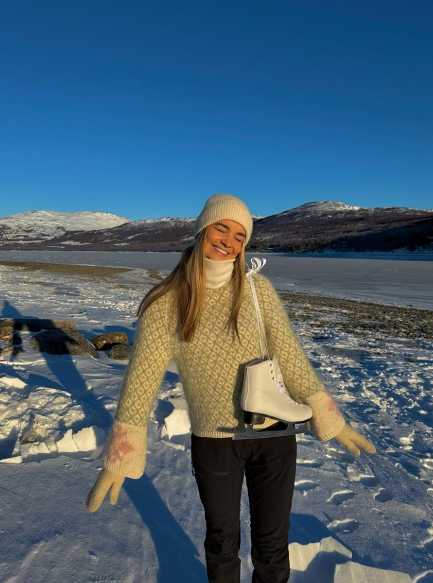 FORDHÅNDSBESTILLES Fryd Sweater - hvit/grønn/rosa