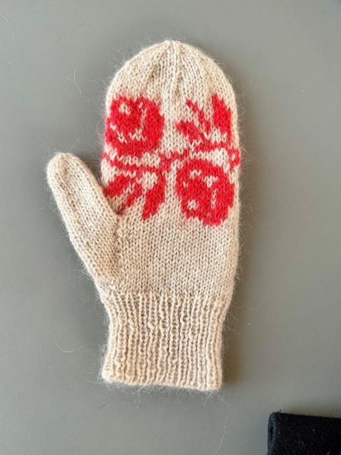 Hovedbilde Rosie Mittens (oppskrift)
