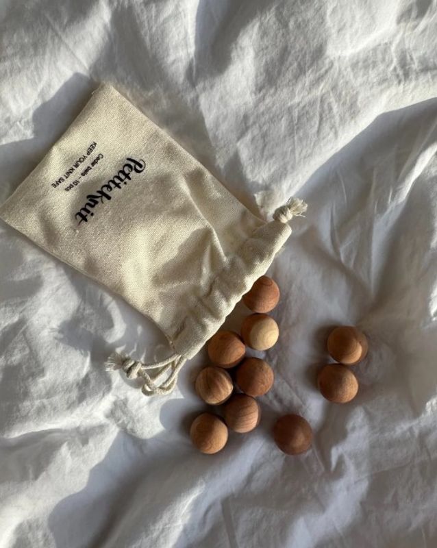 Sedertrekuler - Cedar balls (møllekuller)
