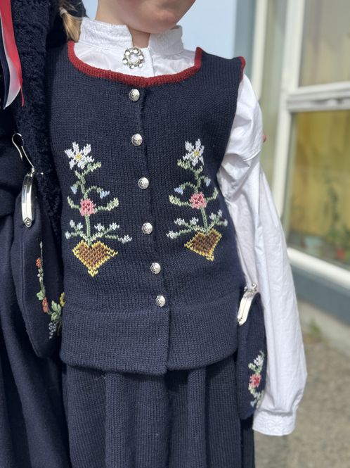 Hovedbilde Festdrakt fra Lofoten Junior ...