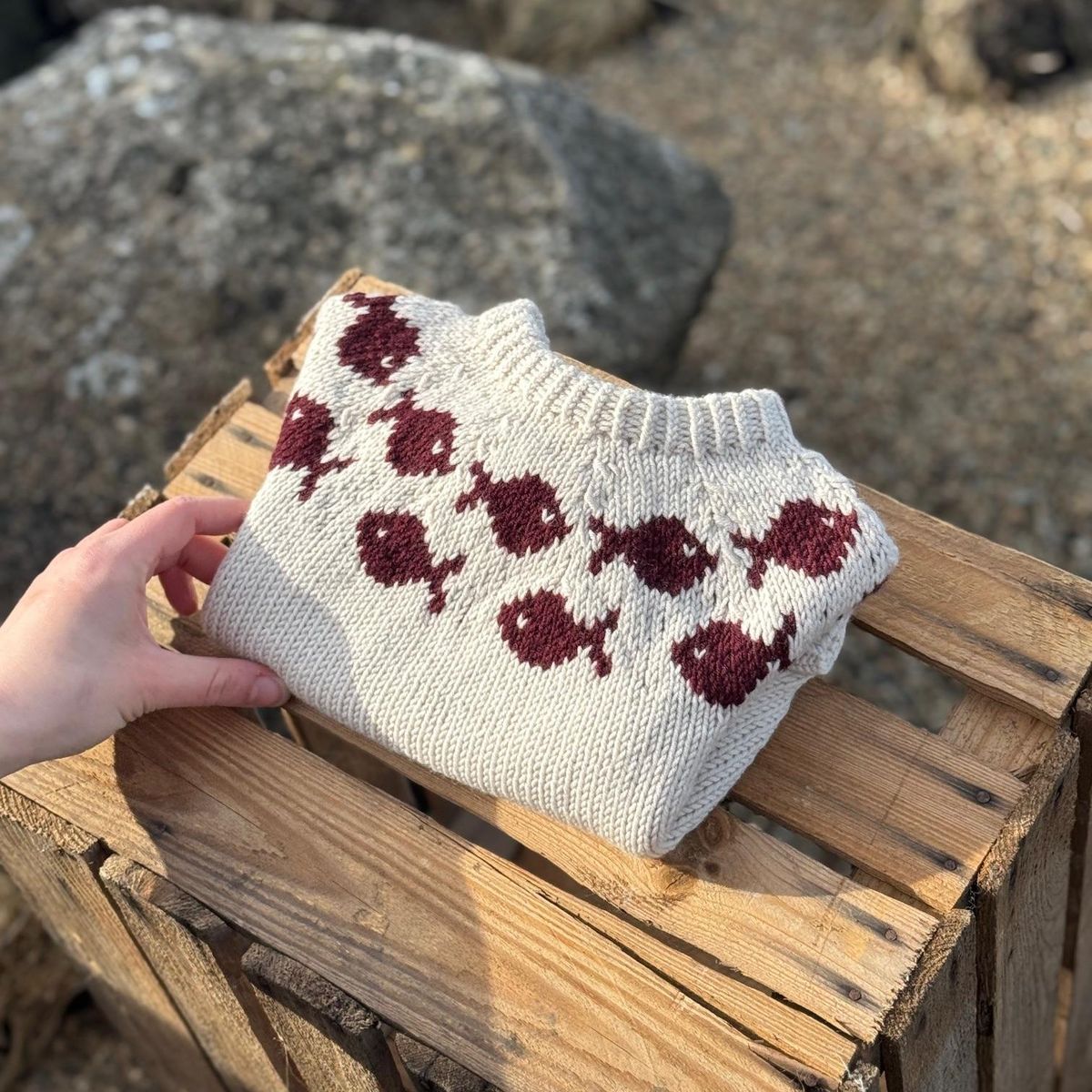 Kystgenser og lue - Lys beige/vinrød