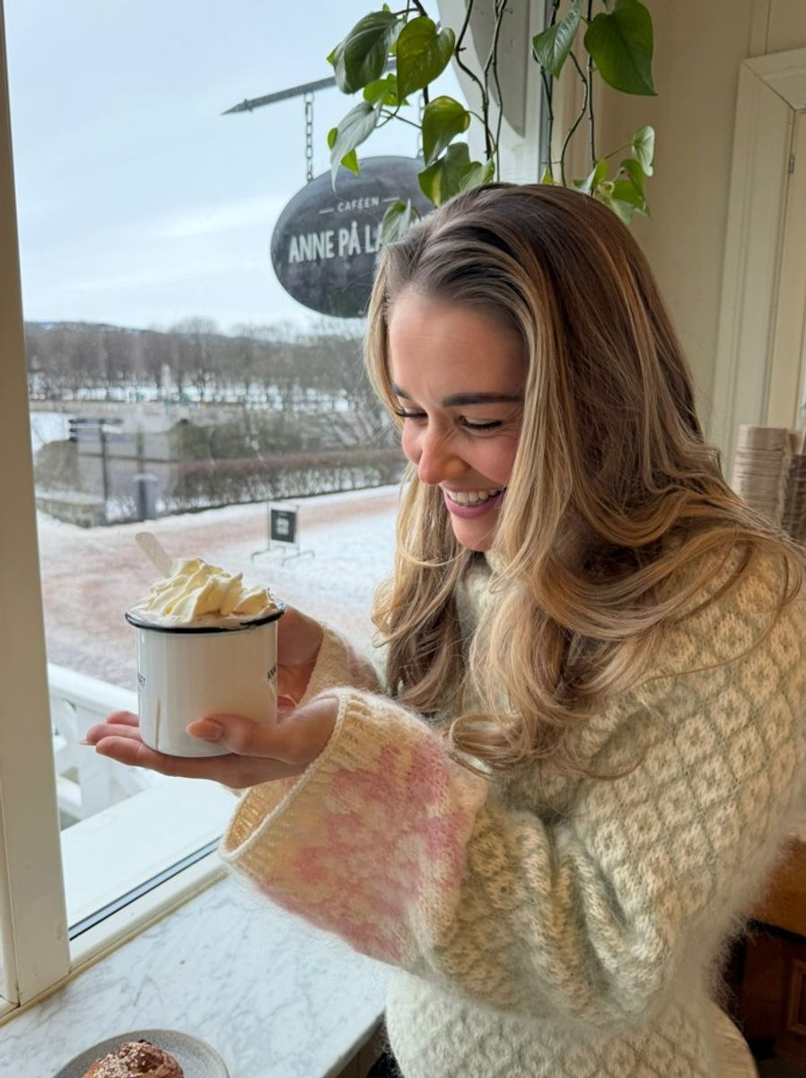 FORDHÅNDSBESTILLES Fryd Sweater - hvit/grønn/rosa