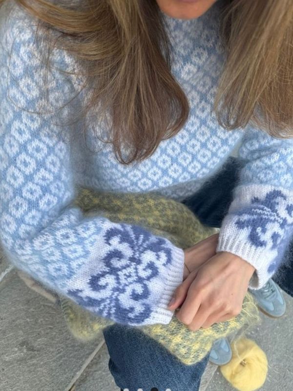 FORHÅNDSBESTILLING Fryd Sweater - Ballerina hvit/blå 