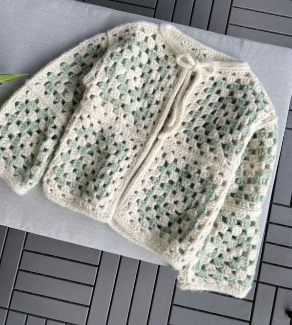 Hovedbilde Besto Cardigan (oppskrift)