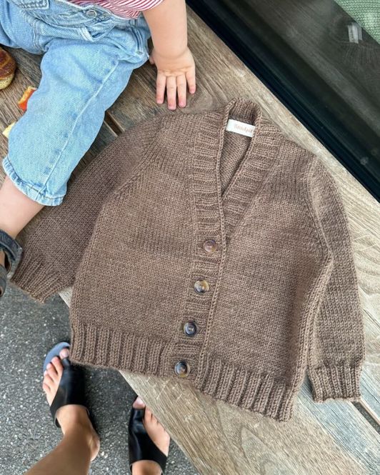 Hovedbilde Eva Cardigan Junior (papir)